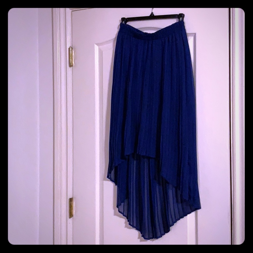 High-low pleated blue skirt
